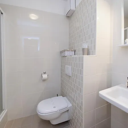 Marcela With Private Parking Apartman Split