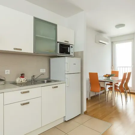 Marcela With Private Parking דירה ספליט