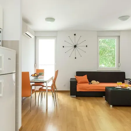 Marcela With Private Parking アパート *