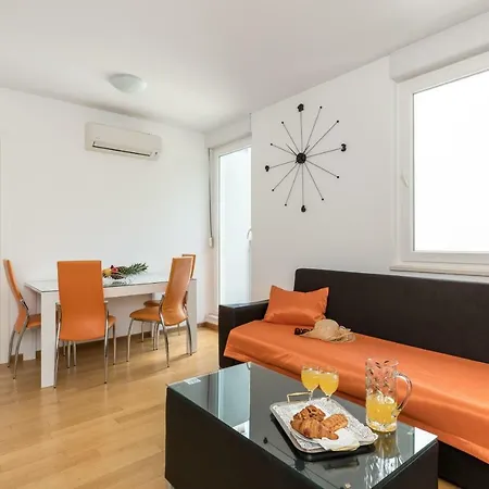 Marcela With Private Parking アパート スプリト